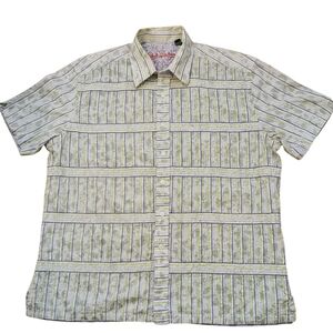 ROBERT GRAHAM Mens XL Short Sleeve embroidered shirt.  Excellent Condition!